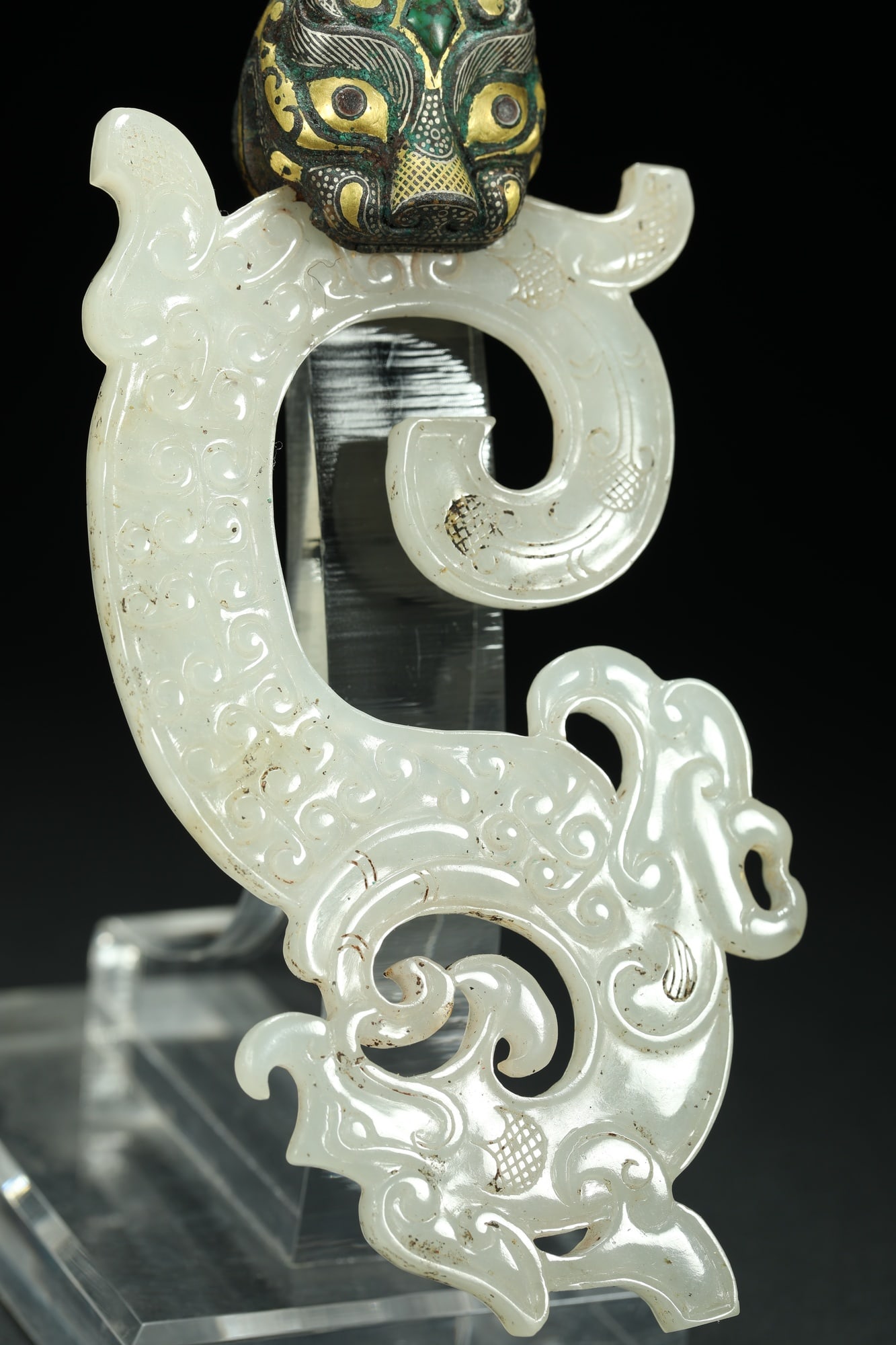 BRONZE GILT-SILVER JADE BELT HOOK - 3