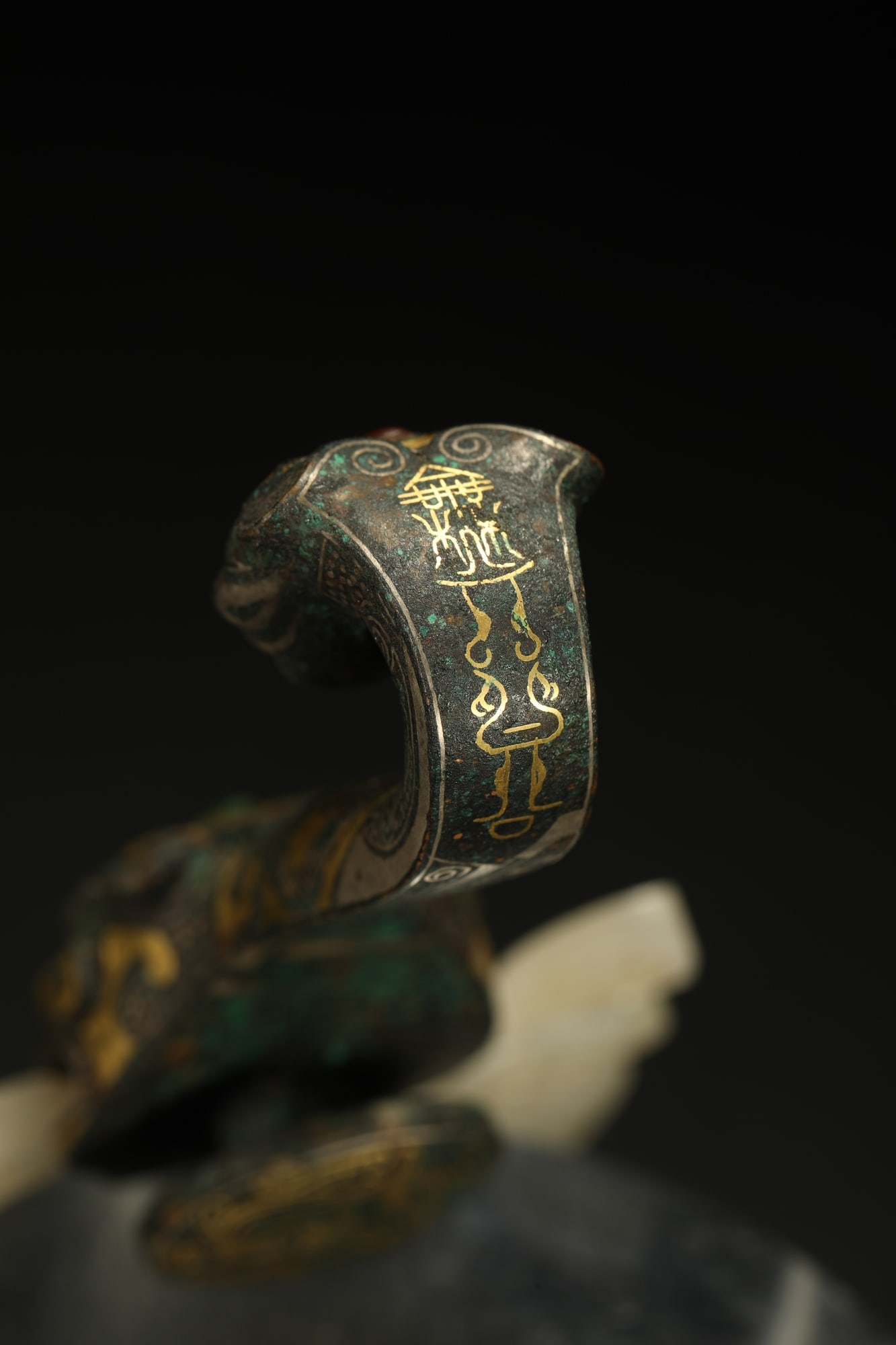 BRONZE GILT-SILVER JADE BELT HOOK - 7
