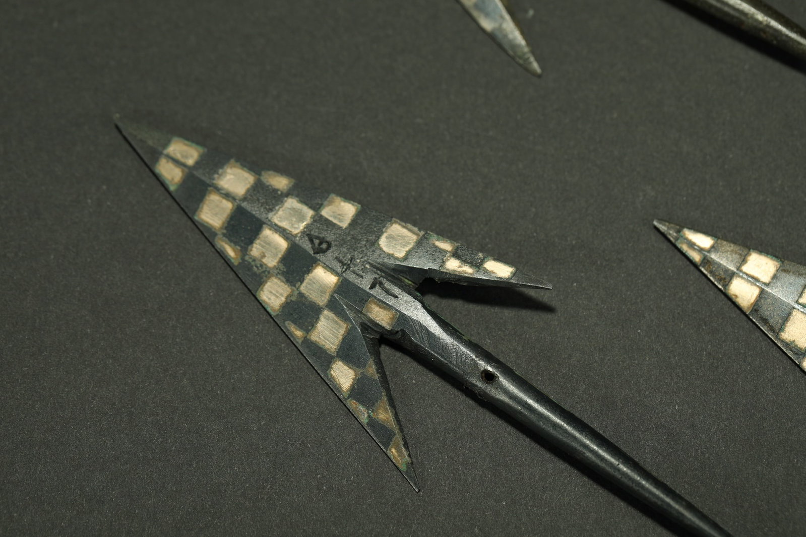 BRONZE GILT-SILVER ARROWHEADS - 5