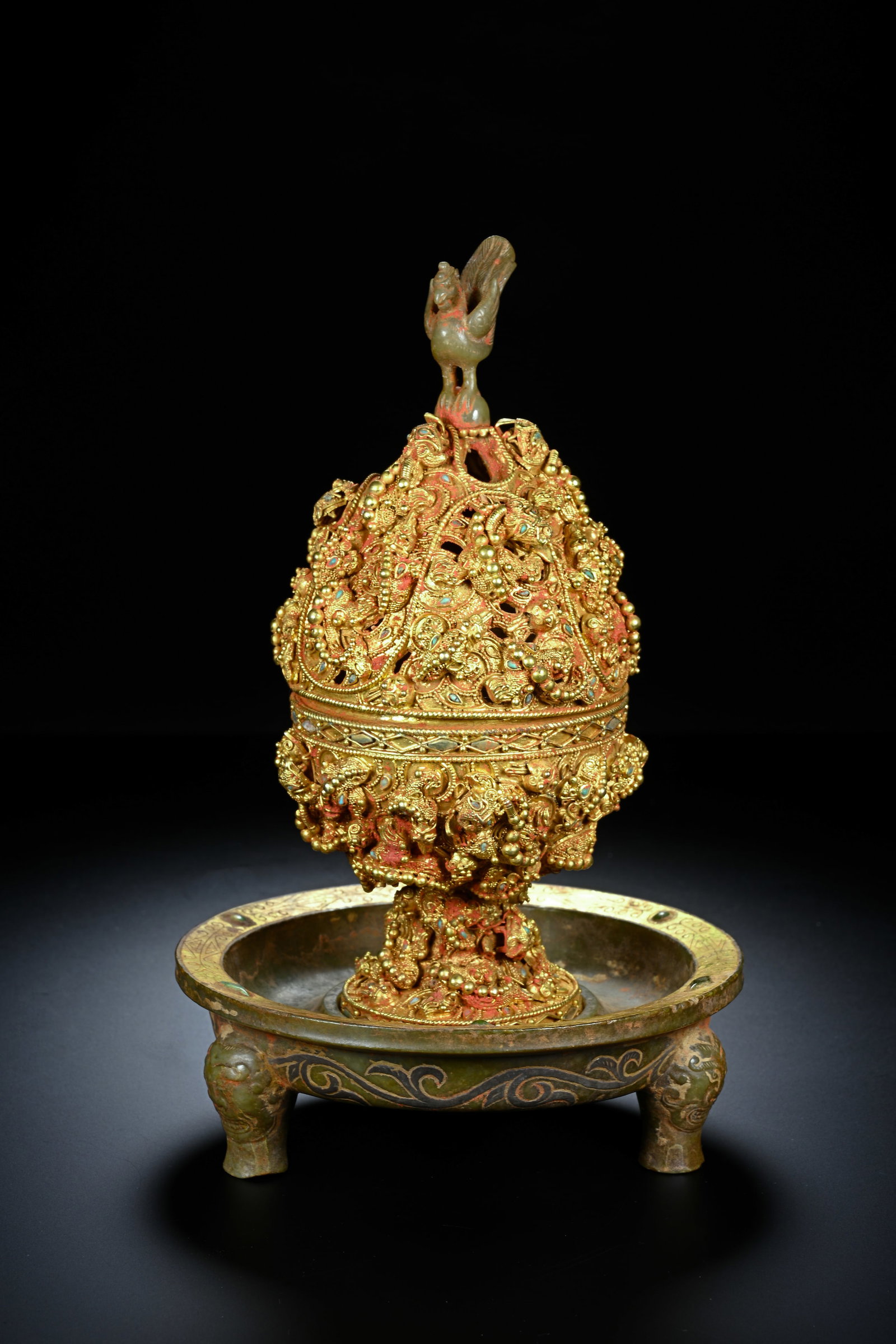 HAN DYNASTY HETIAN JADE DRAGS, PURE GOLD RITUAL VESSELS, NOBLE INCENSE BURNER: H:45cm,W:26cm ,Weight:3573g