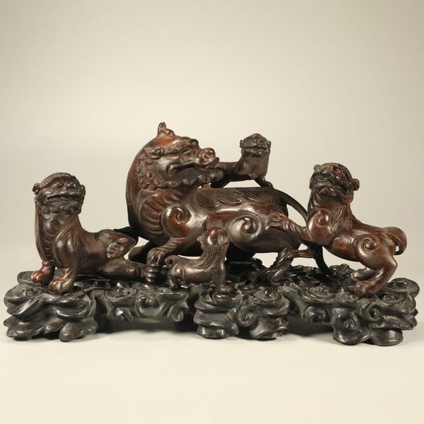 20th century Lacquer wood carving of mythical beasts: Name 20th century Lacquer wood carving of mythical beasts Dimensions 28*10*13CM