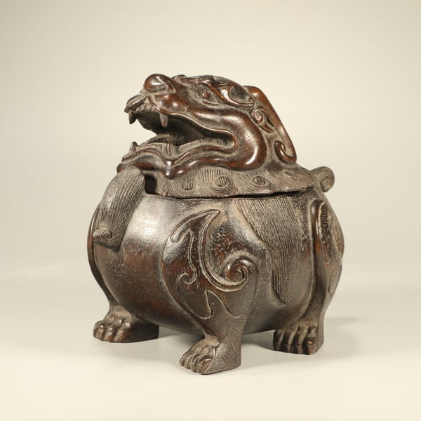 20th Century Lingdeng Incense Holder Carved from Agarwood (1 of 7)