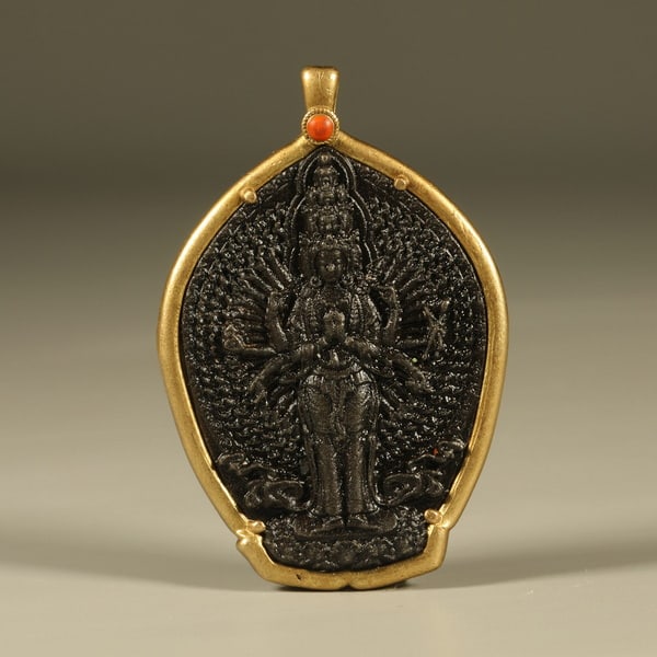 20th centuryIron Thousand-Hand Guanyin pendant (1 of 6)