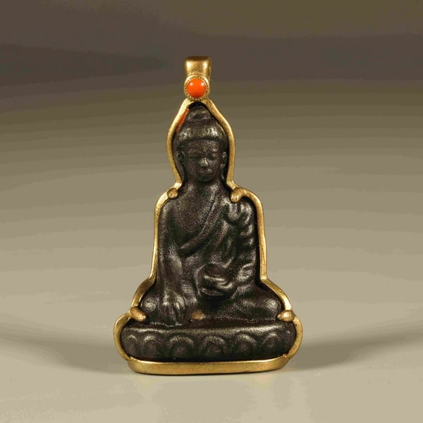20th centuryIron Buddha statue pendant (1 of 6)