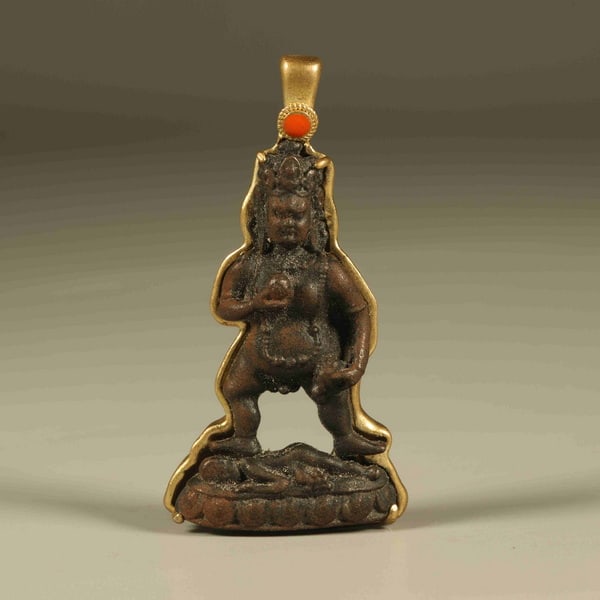 20th centuryIron black fortune god pendant: Name 20th centuryIron black fortune god pendant Dimensions 6*3CM