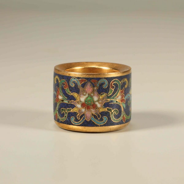 20th centuryBlue and White Porcelain Floral Pattern Ring: Name 20th centuryBlue and White Porcelain Floral Pattern Ring Dimensions 3.3CM