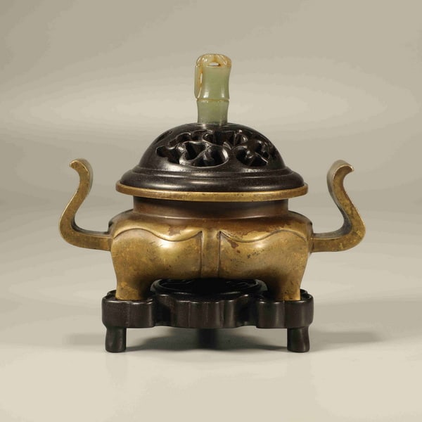 20th centuryBronze hat-shaped incense burner with ear attachments (1 of 6)