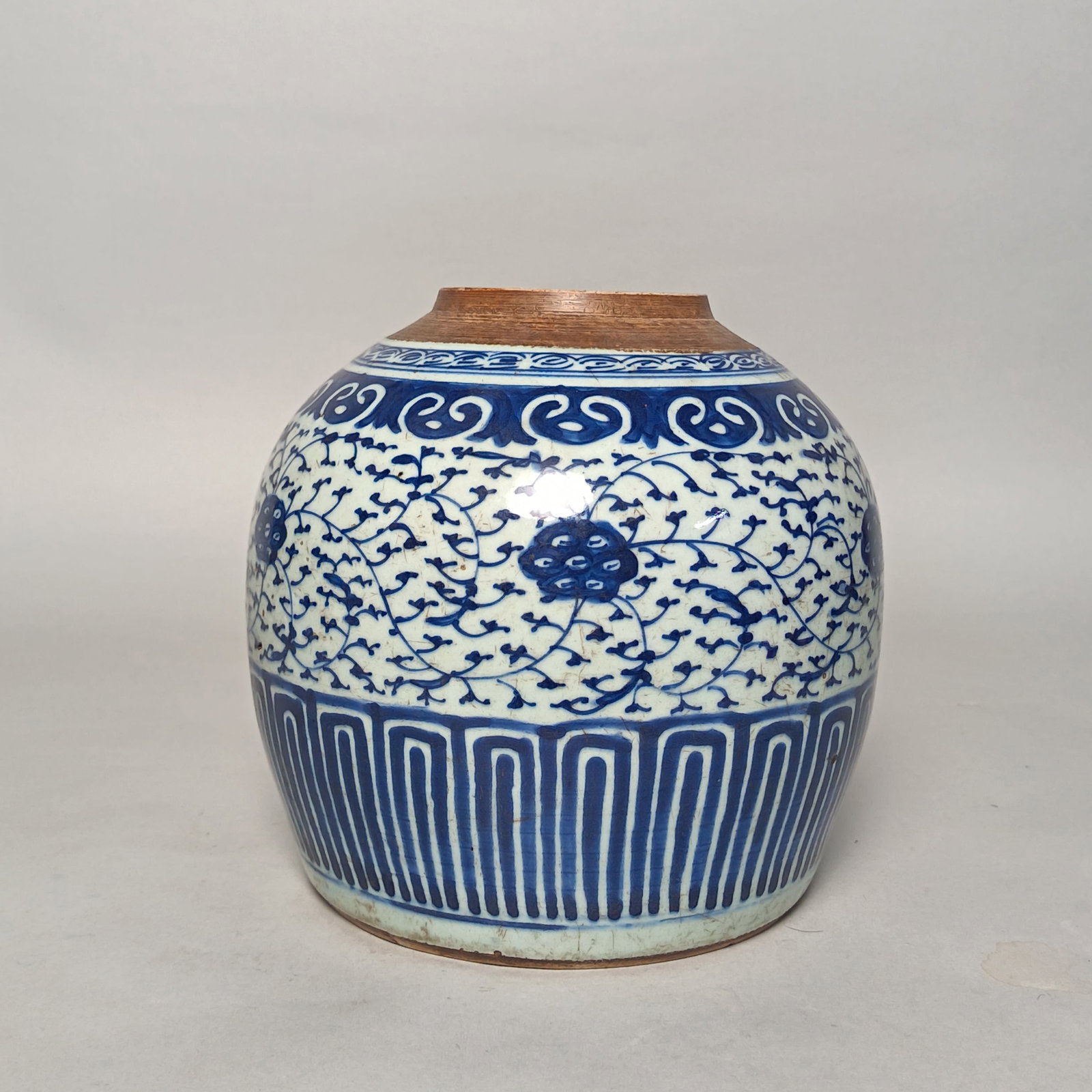 19th century - Blue and white flower-patterned vase (1 of 3)