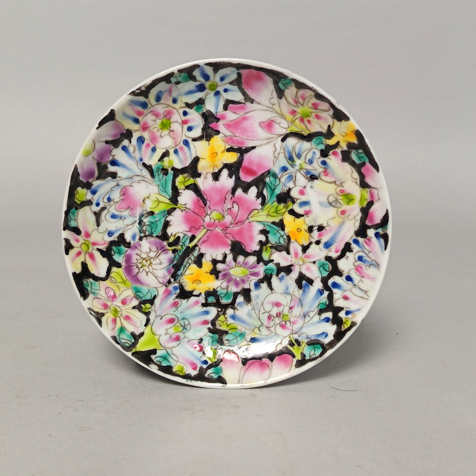 19th century - Powdered colored floral pattern plate: Name 19th century - Powdered colored floral pattern plate Dimensions D??13.5CM