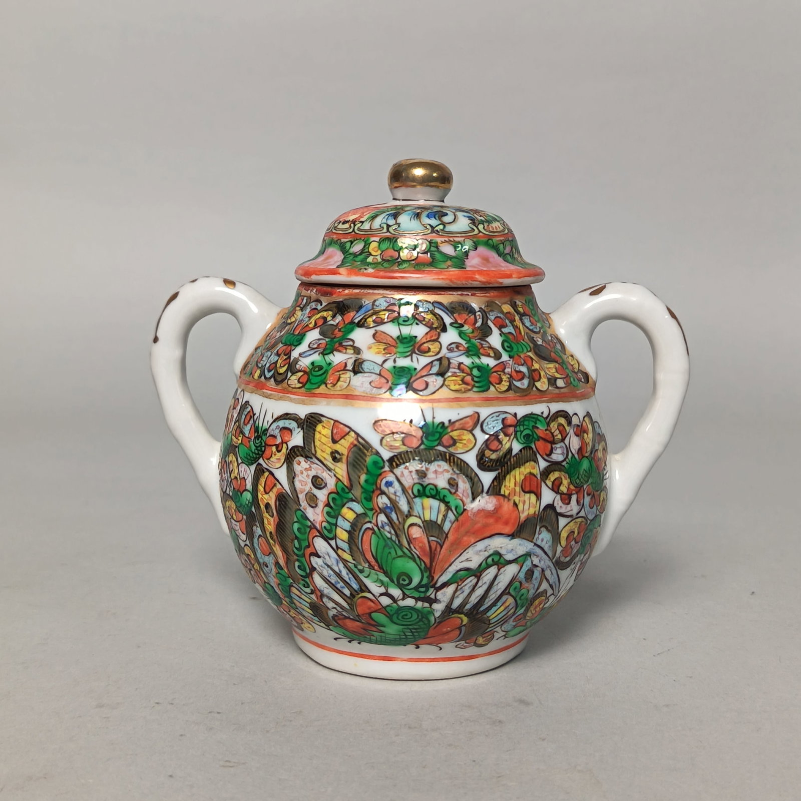 19th centuryGold-colored porcelain tea pot with floral patterns (1 of 3)