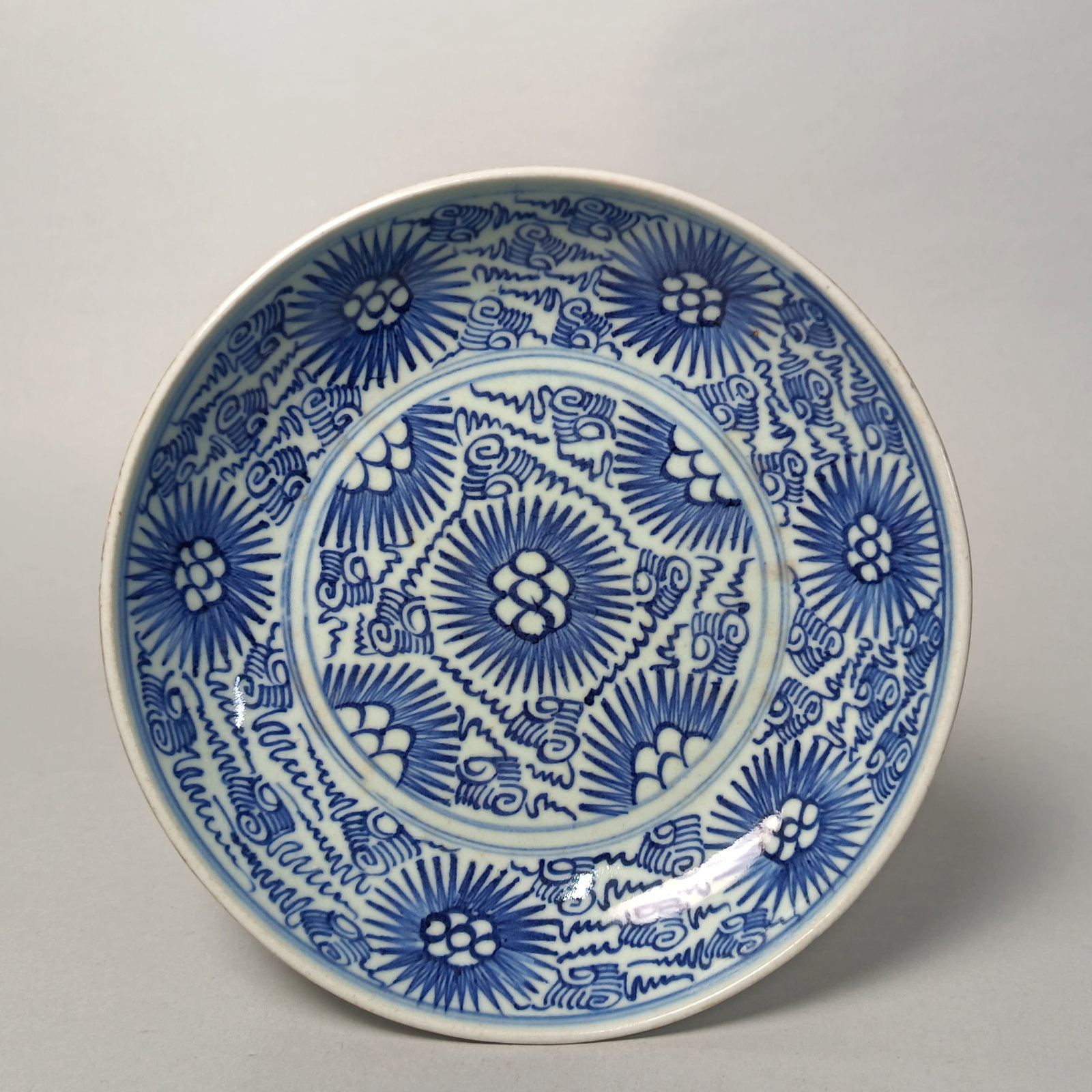 19th century - Blue and white floral pattern plate (1 of 5)