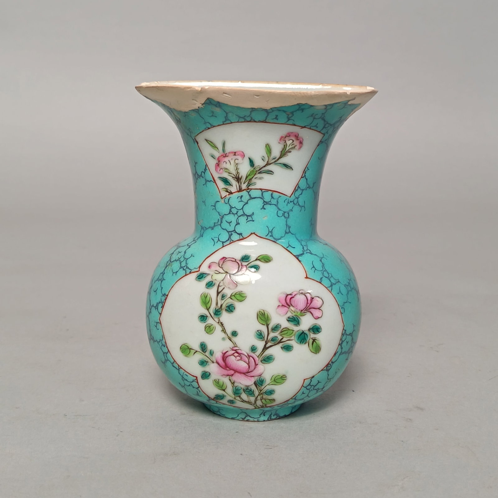 19th century - Powdered-color floral-patterned vase (1 of 5)