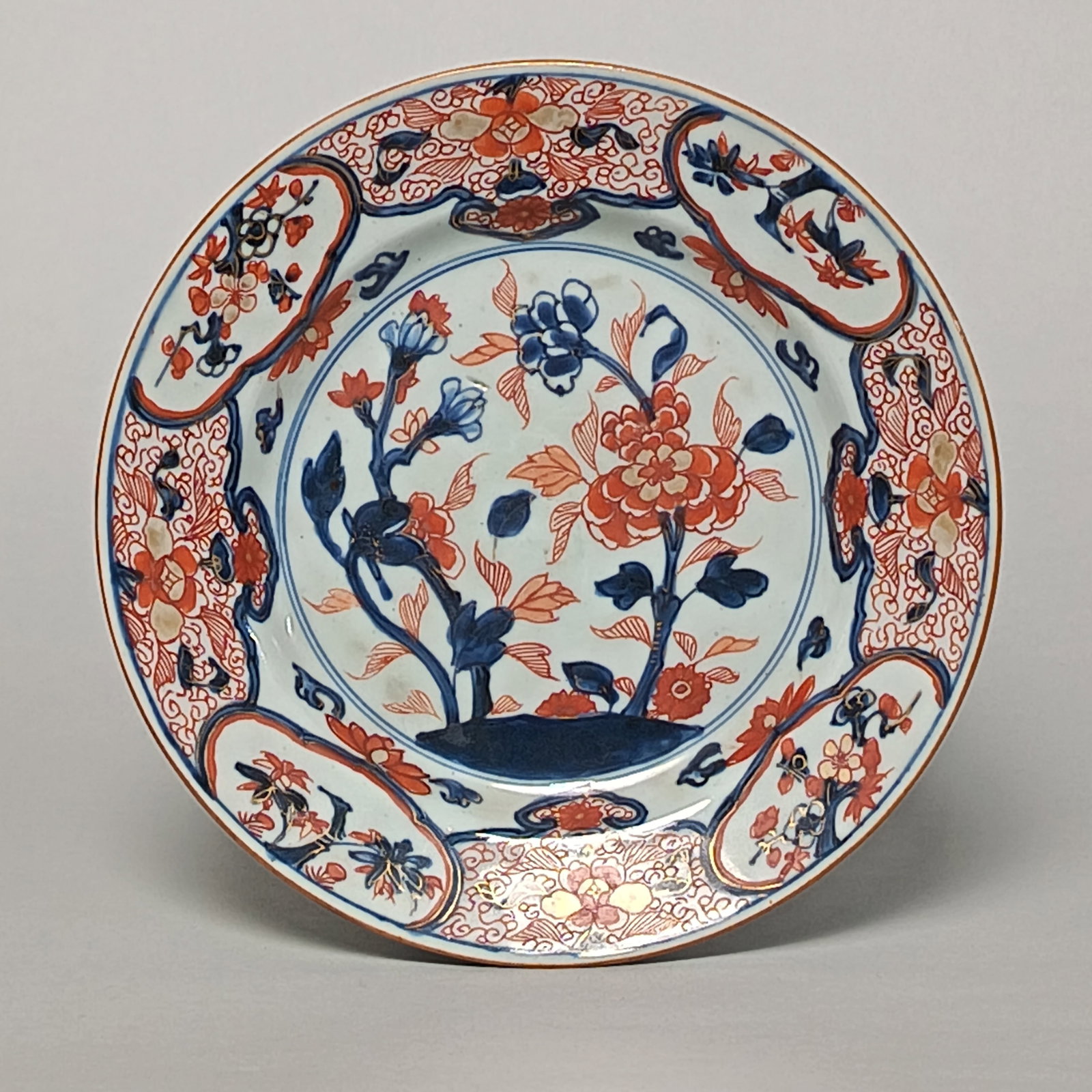 19th centuryBlue and gold painted floral plate: Name 19th centuryBlue and gold painted floral plate Dimensions D22.5CM