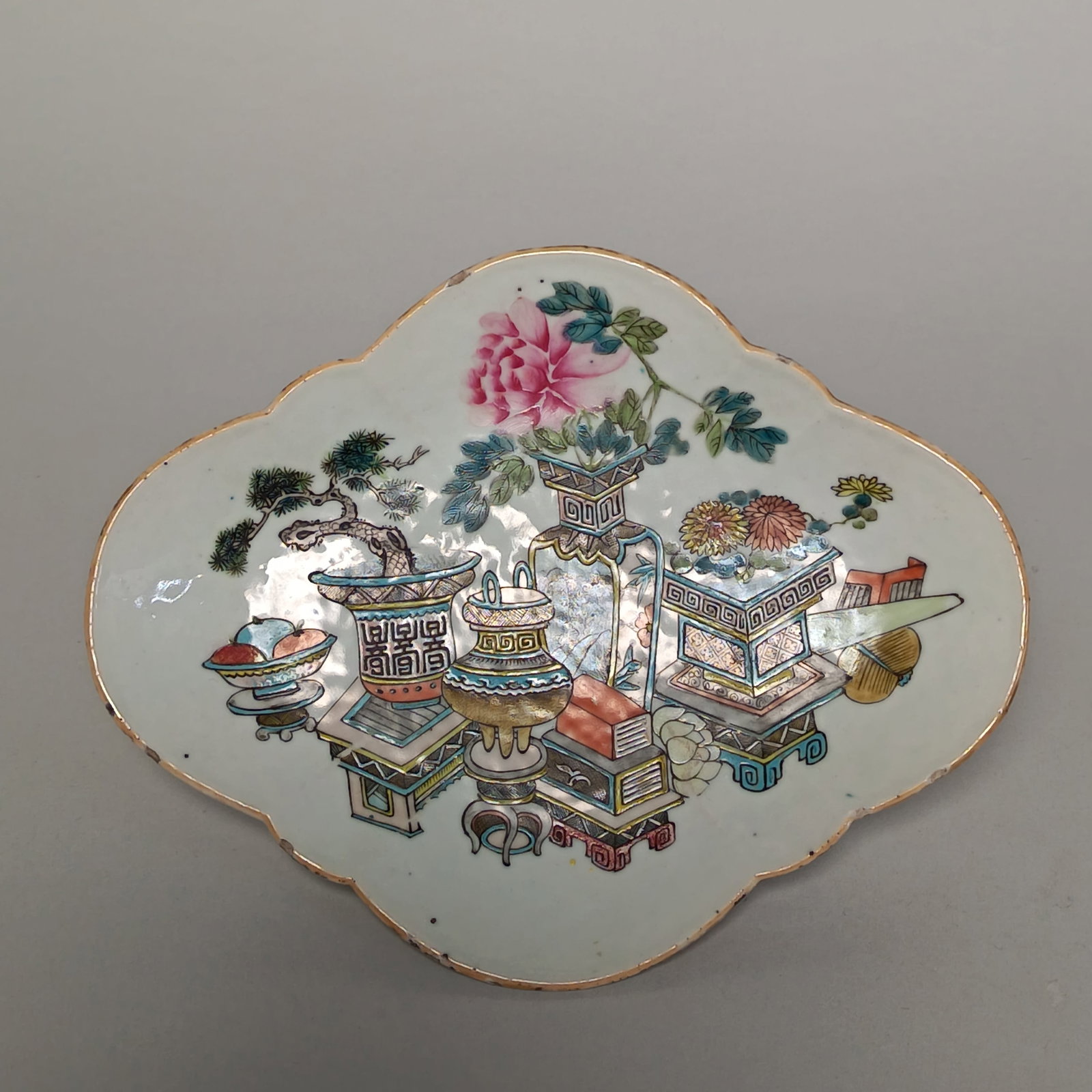 Qing Dynasty Tongzhi Period - Pink Glazed Decorative Pattern High-Base Plate: Name Qing Dynasty Tongzhi Period - Pink Glazed Decorative Pattern High-Base Plate Dimensions L??27cm