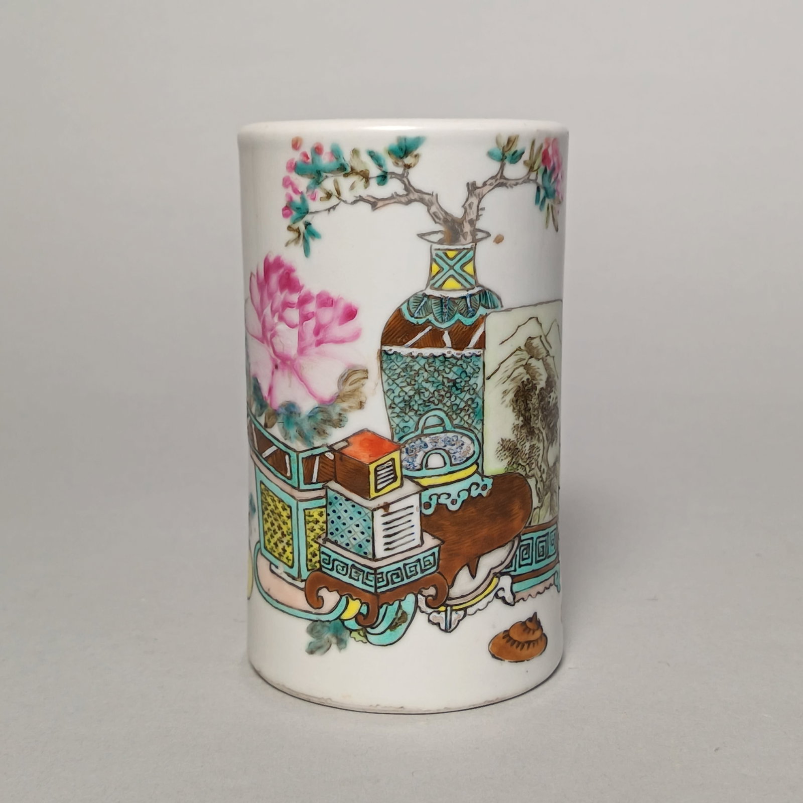 Qing Dynasty (Emperor Guangxu) Pink Glazed Ancient Pattern Pen Holder: Name Qing Dynasty (Emperor Guangxu) Pink Glazed Ancient Pattern Pen Holder Dimensions H??12cm