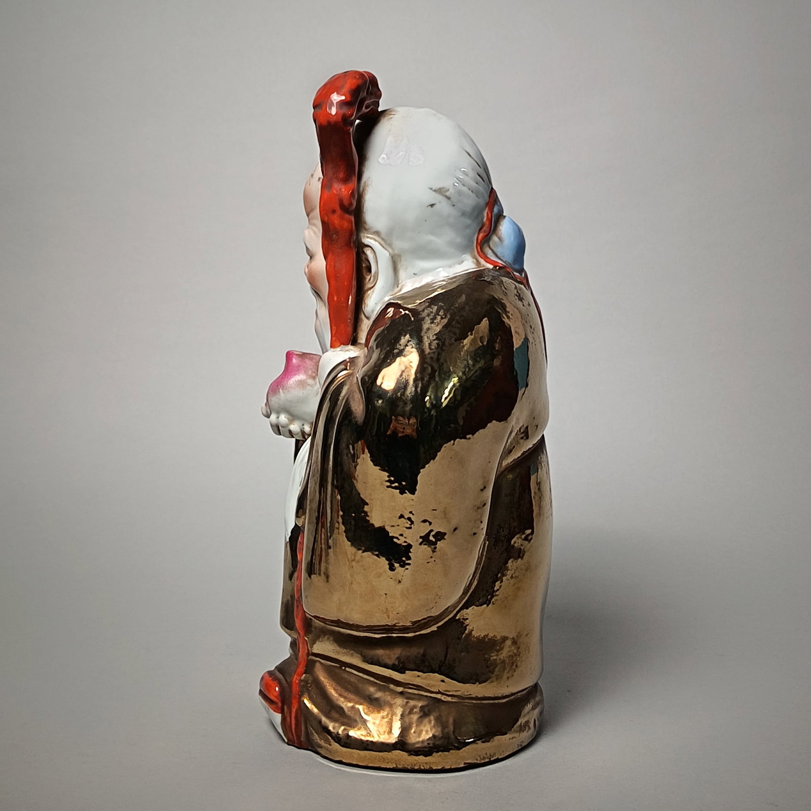 Gold-colored figurine - 4