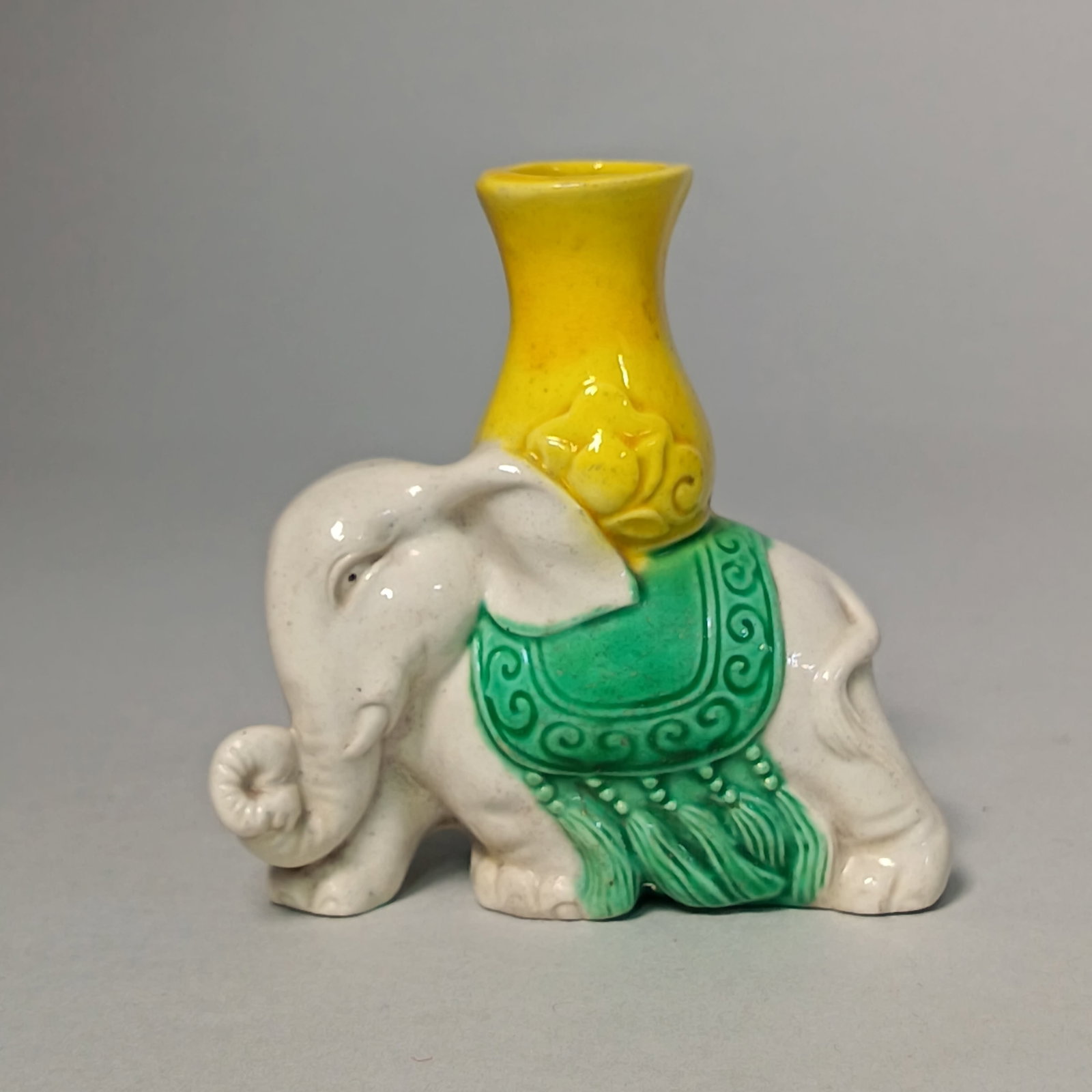 Silk tri-color figurine of an elephant: Name Silk tri-color figurine of an elephant Dimensions H:8cm