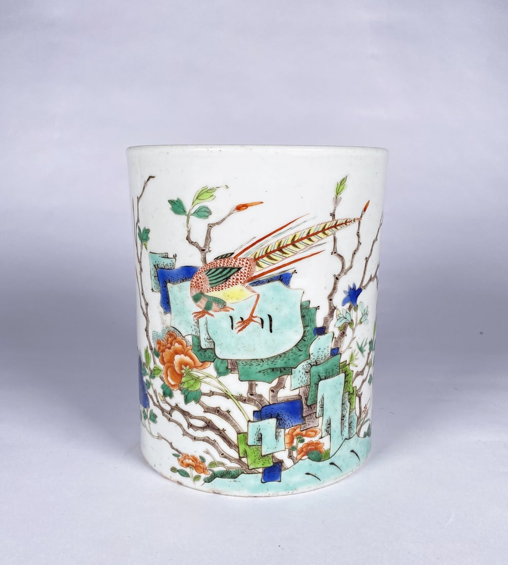 Qing Dynasty Five-Colored Bird-and-Flower Pattern Pen Holder (1 of 6)