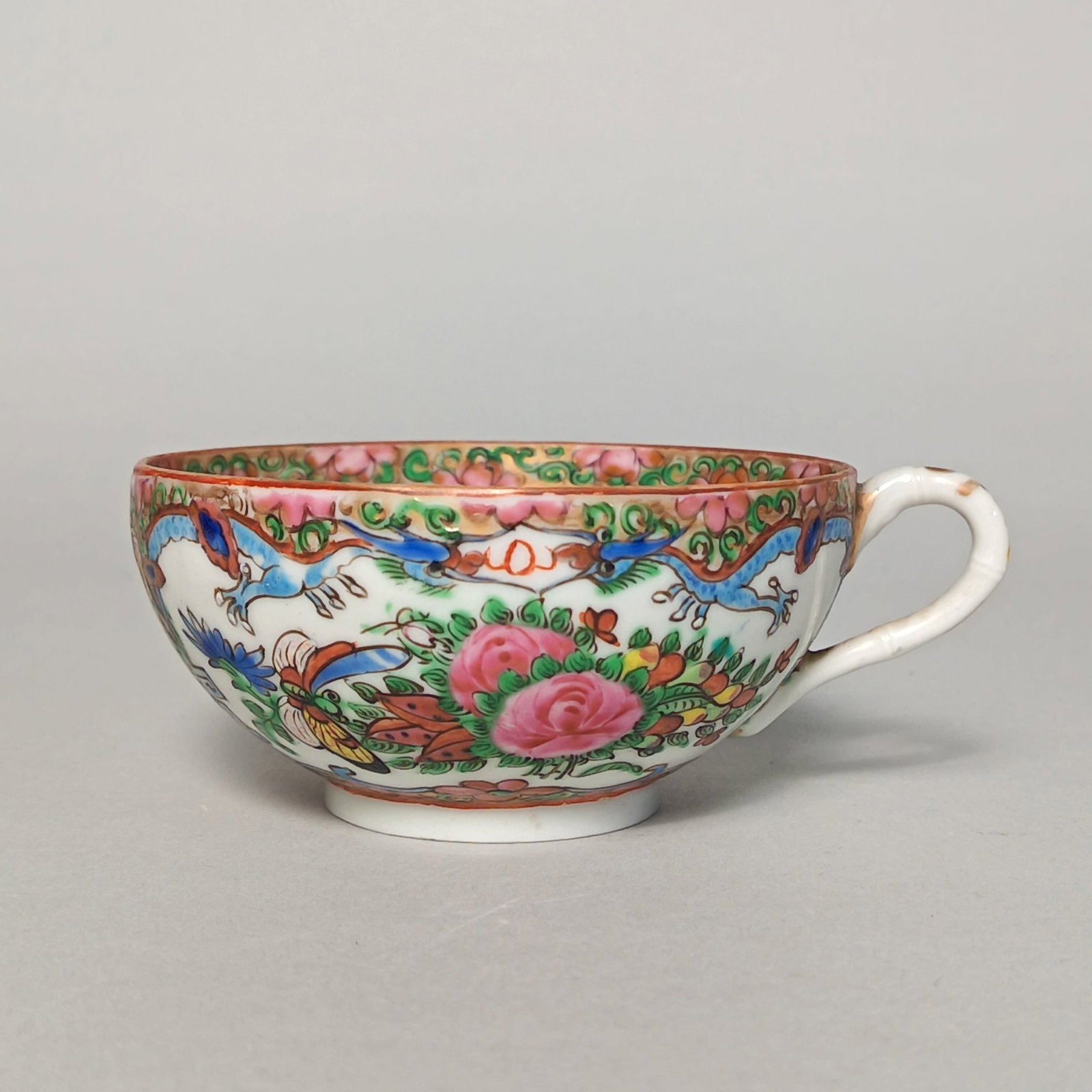 Late Qing Dynasty Guangcai Figure Lift-Lid Pot (1 of 5)