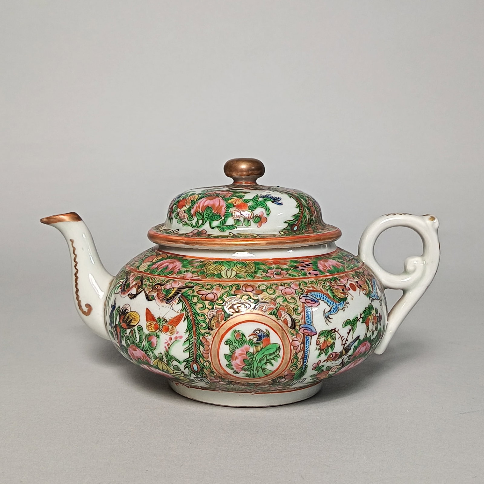 Late Qing Dynasty Guangcai flower and bird pattern fair cup (1 of 5)