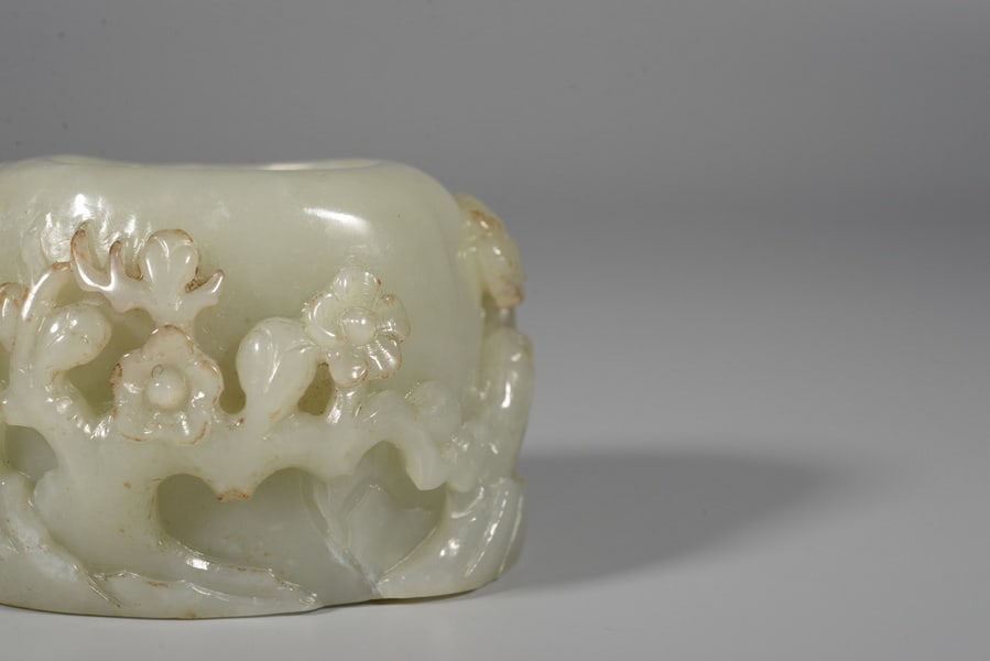 White jade figurine - 5