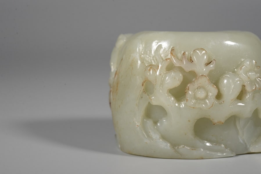 White jade figurine - 6