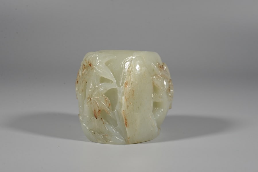 White jade figurine - 7