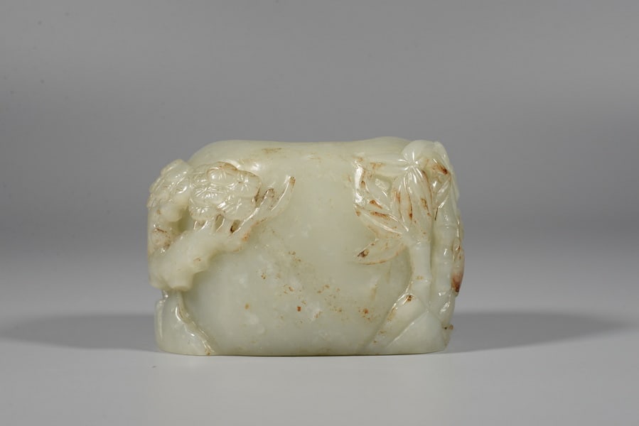 White jade figurine - 8