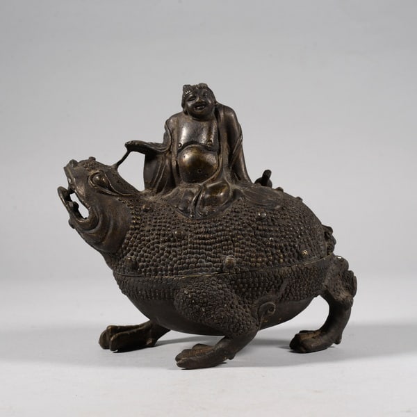 Figurine in bronze form: Name Figurine in bronze form Dimensions 17CM Condition Additional photographs and condition reports are available upon request as a courtesy to our clients. Any condition report represents an opinion