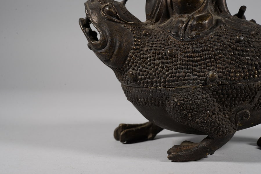 Figurine in bronze form - 3