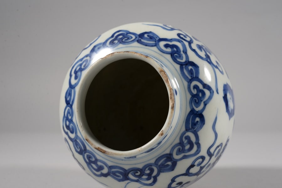 Blue and white figure-patterned jar - 6