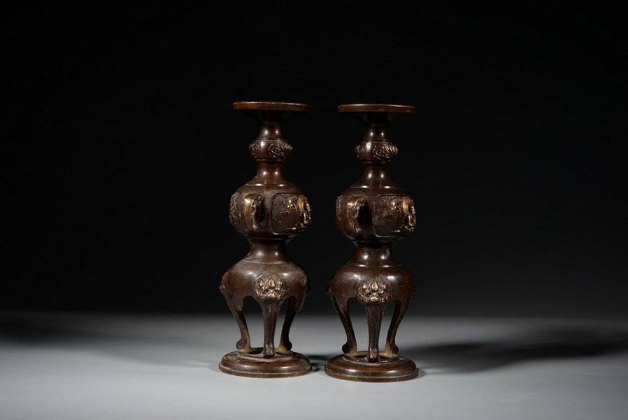 A pair of copper-gilded wax moth tables - 4