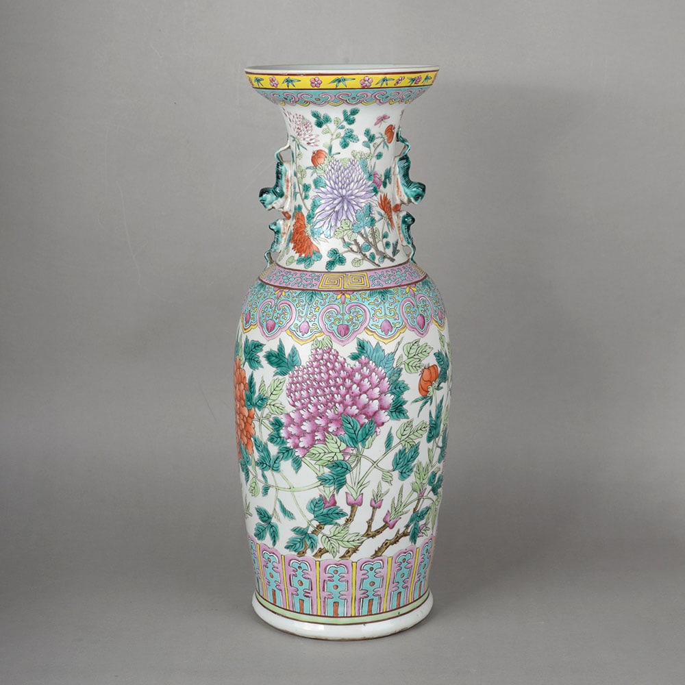 Pastel-colored animal-ear peony flower vase: Name Pastel-colored animal-ear peony flower vase Dimensions 60cm*22cm Condition Additional photographs and condition reports are available upon request as a courtesy to our clients.