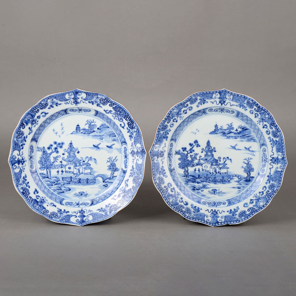Pair of blue-and-white landscape and figure flower-mouth plates: Name Pair of blue-and-white landscape and figure flower-mouth plates Dimensions 22.5cm Condition Additional photographs and condition reports are available upon request as a courtesy to our clients.