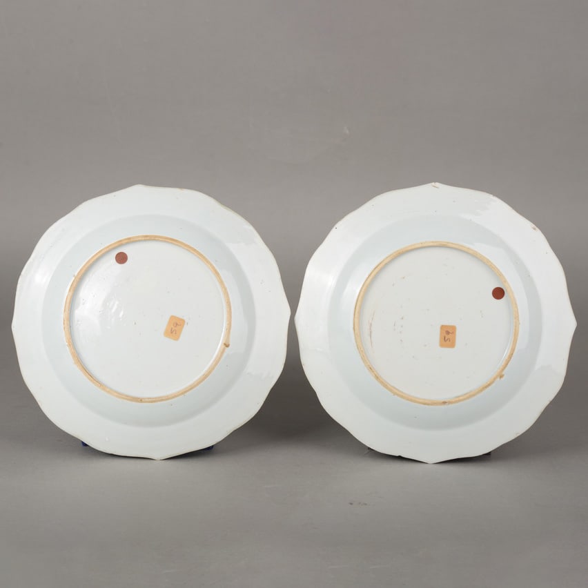 Pair of blue-and-white landscape and figure flower-mouth plates - 5