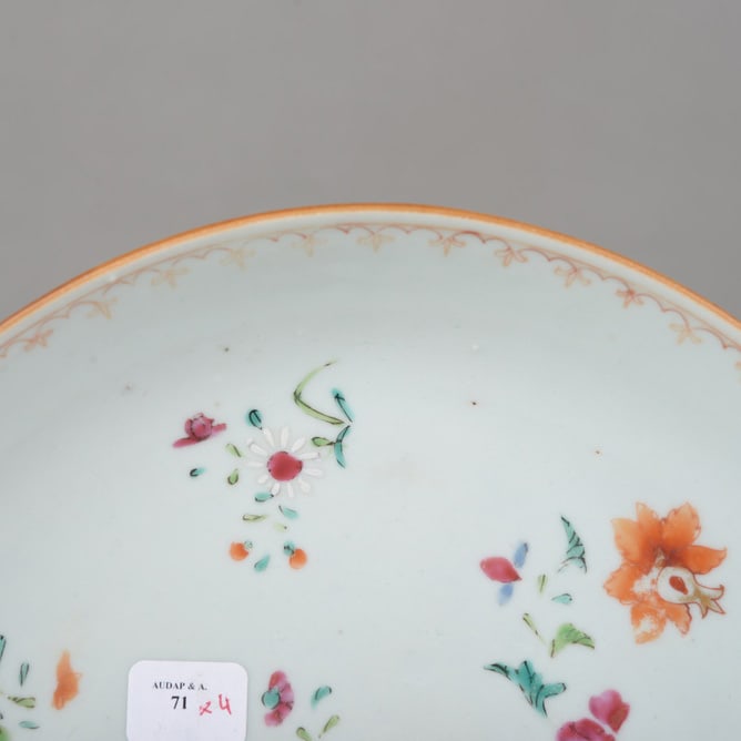 Pastel-colored flower plate - 2