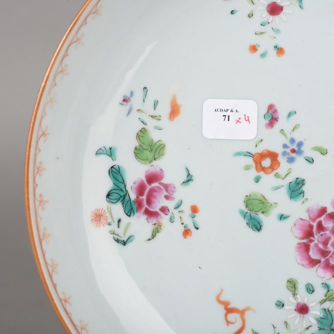 Pastel-colored flower plate - 4