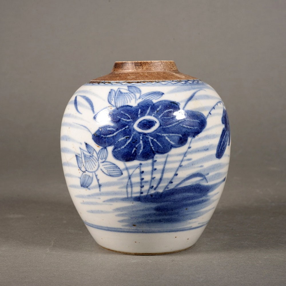 Blue and white lotus flower small pot: Name Blue and white lotus flower small pot Dimensions 11cm *10cm Condition Additional photographs and condition reports are available upon request as a courtesy to our clients. Any condition report