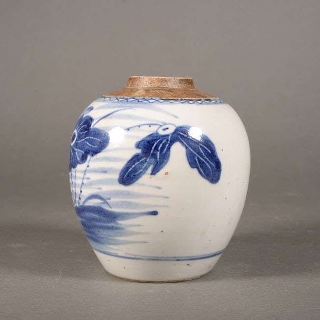 Blue and white lotus flower small pot - 4