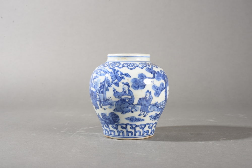 Blue-and-white figure jar - 3
