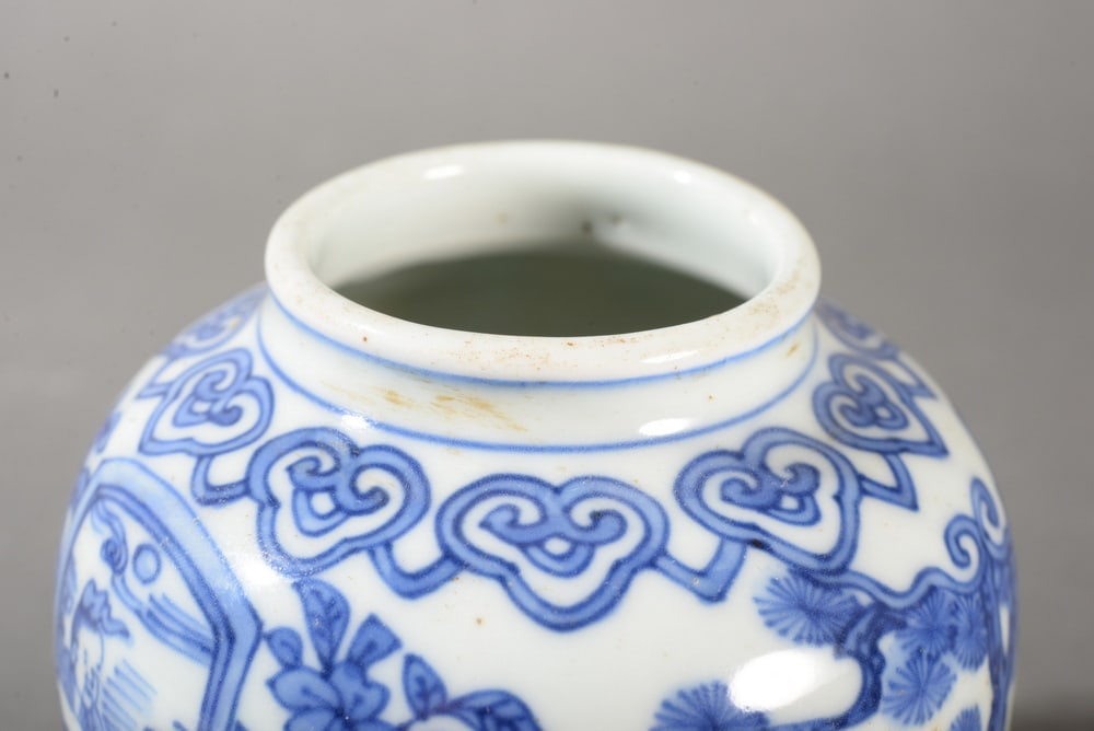 Blue-and-white figure jar - 4
