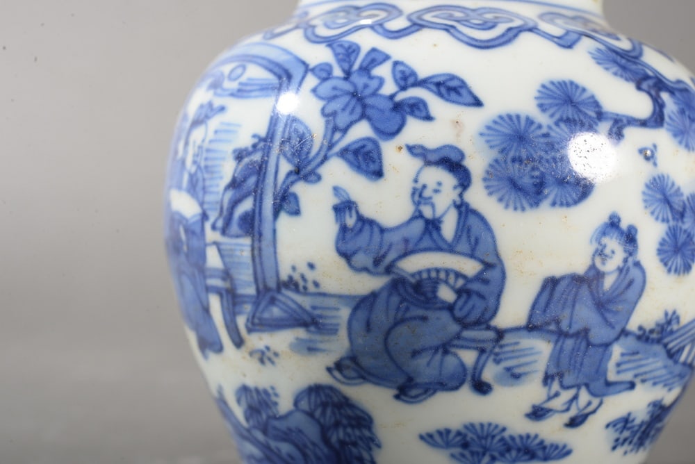 Blue-and-white figure jar - 5