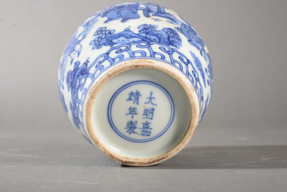 Blue-and-white figure jar - 6