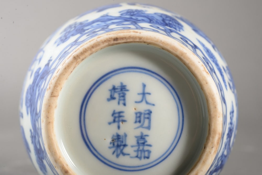 Blue-and-white figure jar - 7