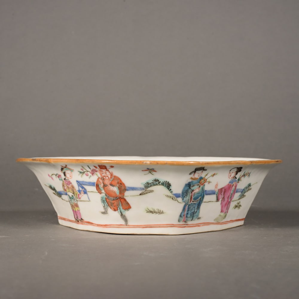 Pastel-colored Flower Goddess Bat-shaped Bowl: Name Pastel-colored Flower Goddess Bat-shaped Bowl Dimensions 21cm*12cm Condition Additional photographs and condition reports are available upon request as a courtesy to our clients. Any condition