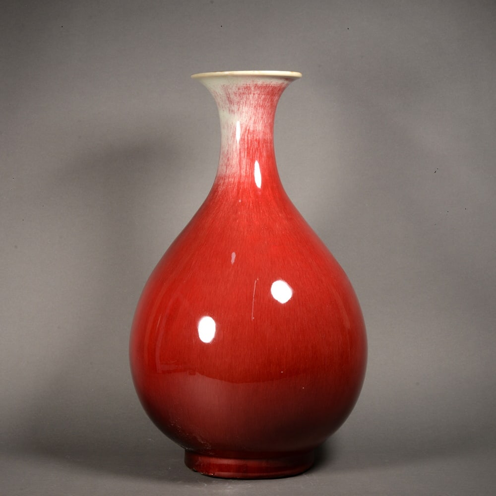 Red-glazed jade bottle vase (1 of 10)