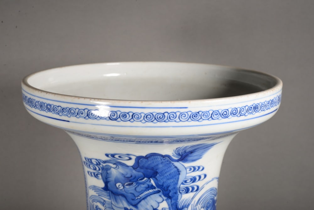 Blue and white glazed flower-shaped cup with sea waves and auspicious beasts pattern - 2