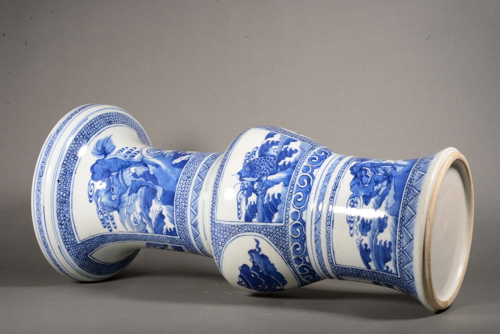 Blue and white glazed flower-shaped cup with sea waves and auspicious beasts pattern - 6
