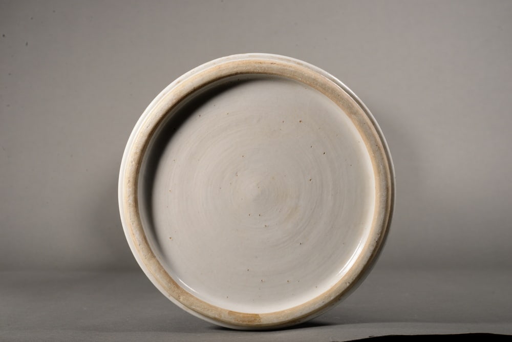 Blue and white glazed flower-shaped cup with sea waves and auspicious beasts pattern - 7