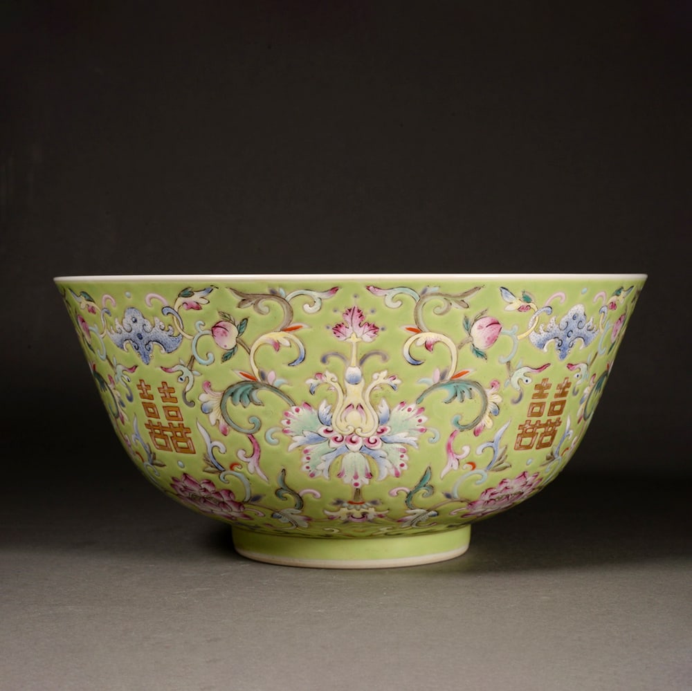 Green glazed pastel-scroll-shaped bowl with auspicious characters: Name Green glazed pastel-scroll-shaped bowl with auspicious characters Dimensions 8.7CM*19.7CM Condition Additional photographs and condition reports are available upon request as a courtesy to our